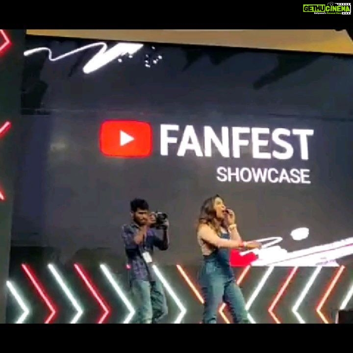 Alekhya Harika Instagram - YOUTUBE FAN FEST Crazy experience, people over there are amazing amazing Love them to the core In the end host oka question adigadu Host : whats your best fan moment ani ,gurtundi poyela edana unda ani Me : i was thinking pretty good fan Moments unnai andulo edi chepali ani alochinchey lopala Crowd lo nunche one person i still remember that guy he just said "Epudu jergina fan moment saripodhaaa ani "💪 And thats when almost got happy tears...and yeshh....fan fest was my best fan moments dat i can ever get 🤩🤩