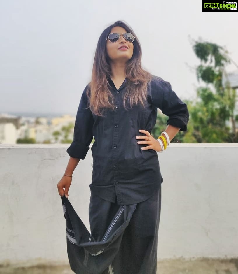 Alekhya Harika Instagram - Ammailu kuda lungi esukovachu parledu bane untadi 😎😝