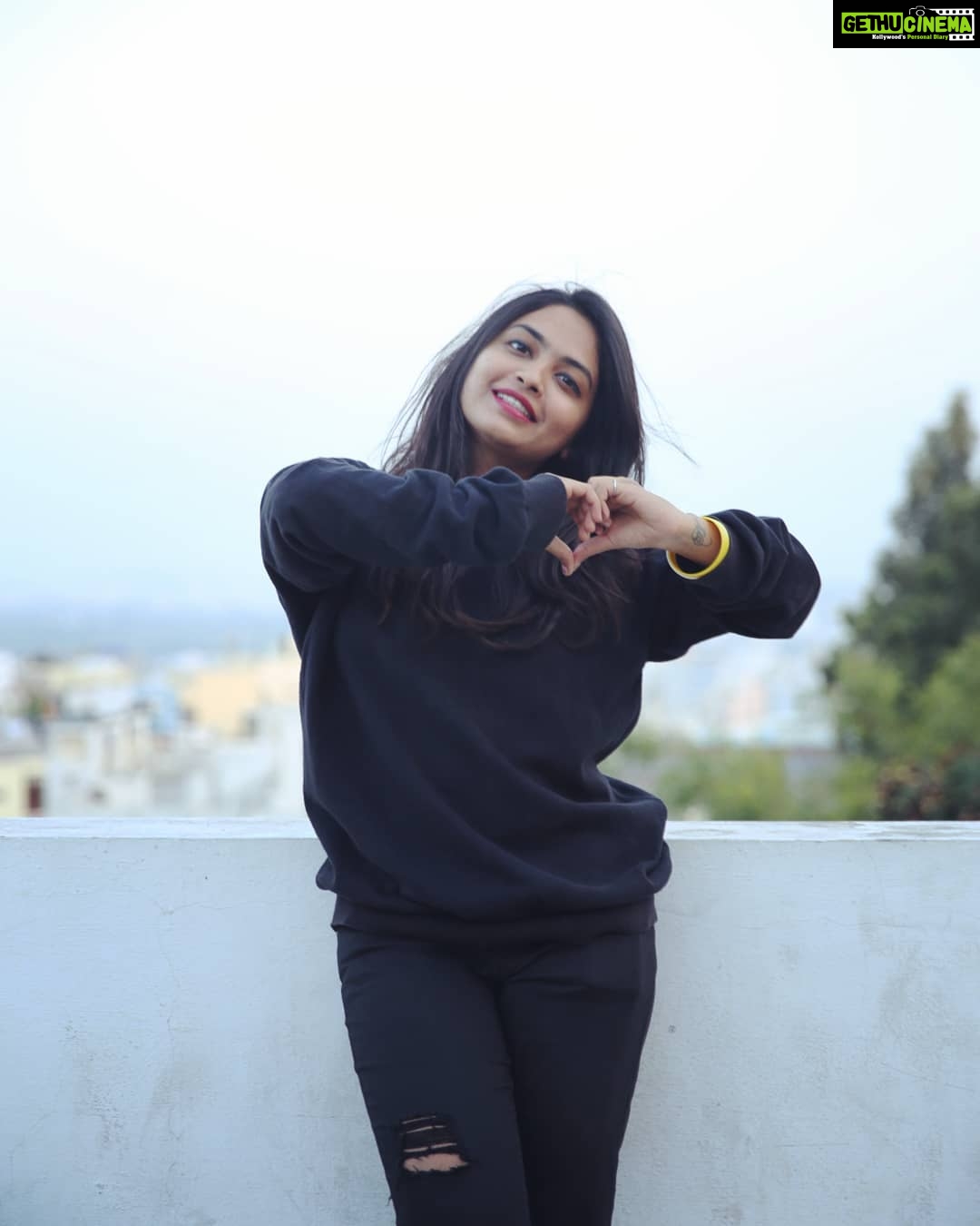 Alekhya Harika Instagram - When's the last time that you said "i love you" to yourself 🤔 ? Okay ea question oka page lo chusa.....and i dont even remember 😶, what about you guys 😎