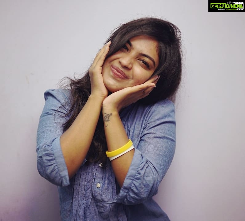 Alekhya Harika Instagram - Okay...bore kotinapudu ela edaina post chesi people nii irritate cheyadam naa chini anandam...ππ So guys who're bored over there drop meh in the comment section ...... Mei chinni anadam ?entoo π( your chotta happniess)π
