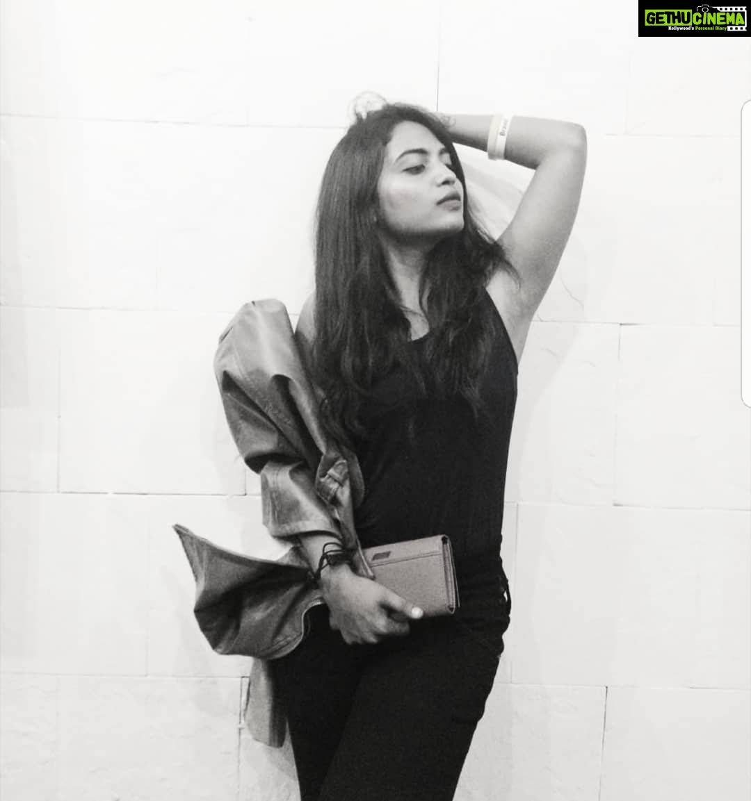 Alekhya Harika Instagram - When you're super bored check your gallery definetly you'll find one good picture of yours.....den late enduku post chesukondeee 😂