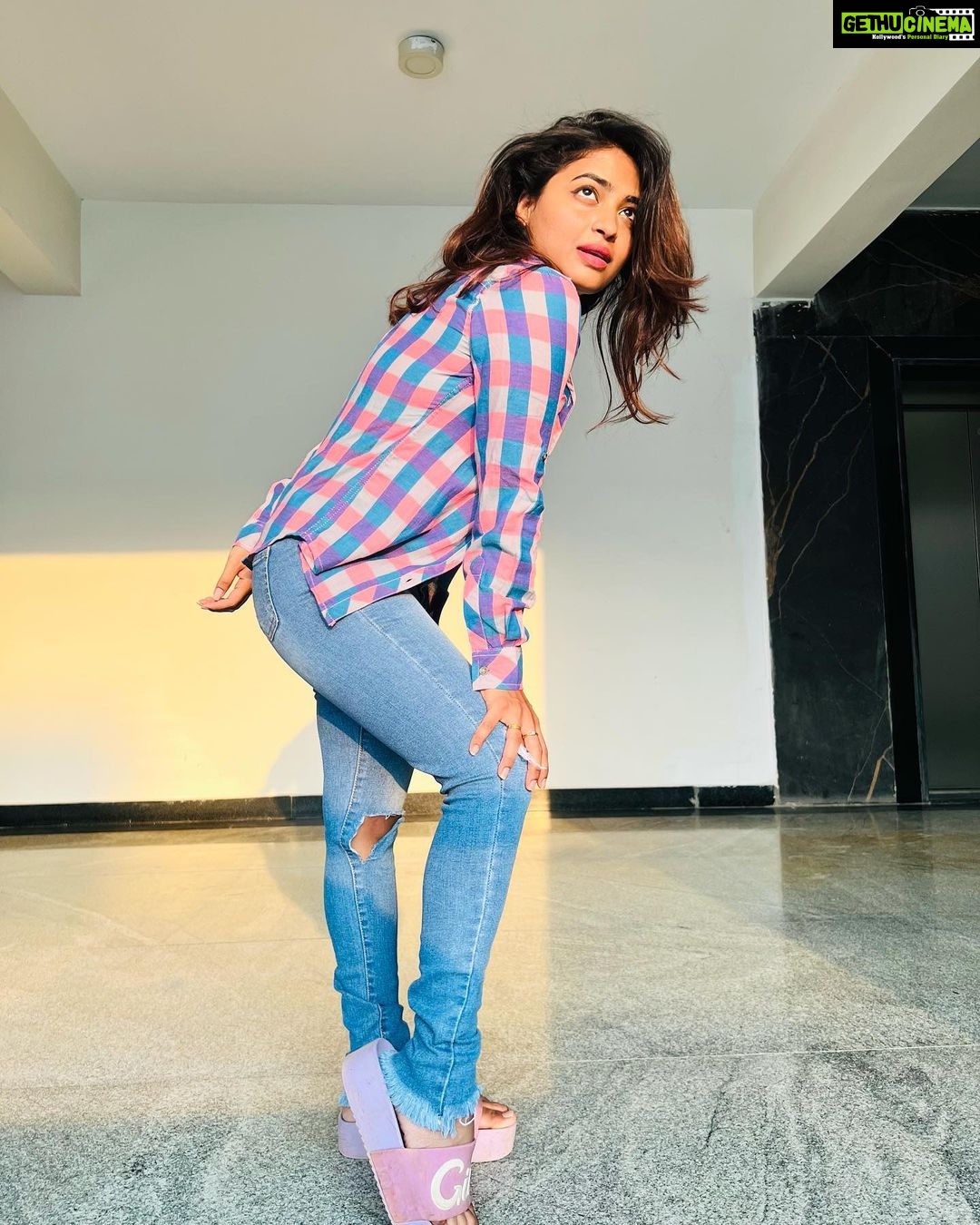 Alekhya Harika Instagram - Happy Sunday 🌞🌻