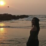 Alekhya Harika Instagram - Stay happy stay peace ✌💋 Pc:@rithvikkandukuri3😄 #beachlove#sunset#goa#everythingfades#memoryremains💃 Vagator Beach