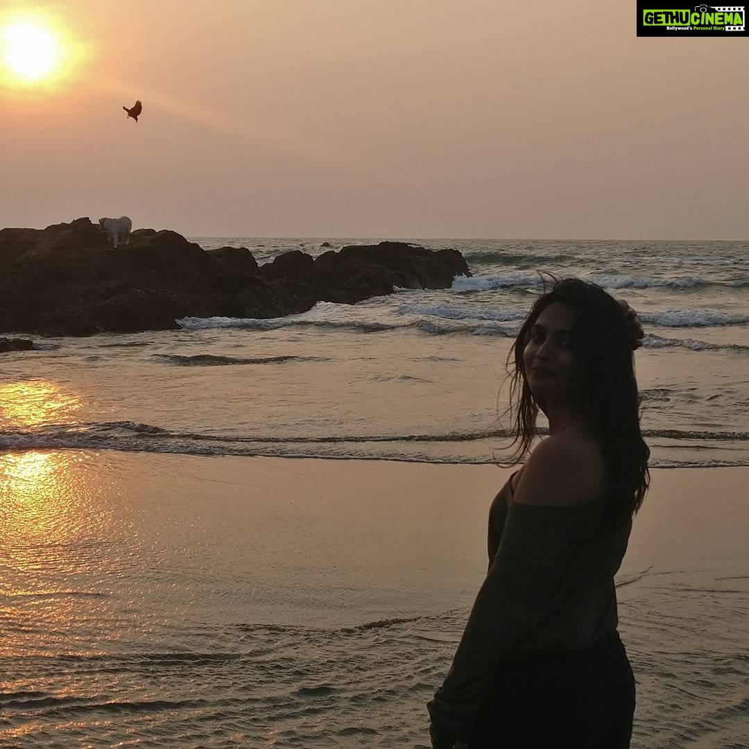Alekhya Harika Instagram - Stay happy stay peace ✌💋 Pc:@rithvikkandukuri3😄 #beachlove#sunset#goa#everythingfades#memoryremains💃 Vagator Beach