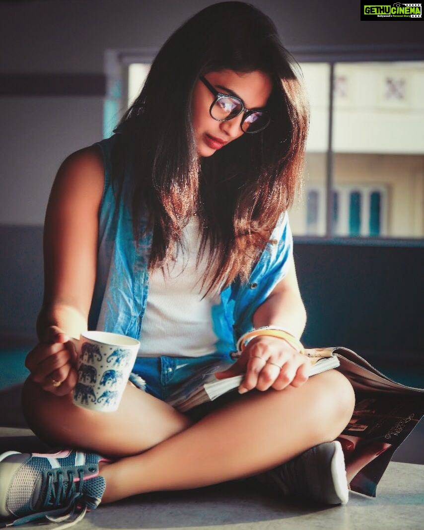 Alekhya Harika Instagram - "Aside from coffee 😋 reading was her only indulgence"☕✨💋 Pc:@akshaythakurphotography 👍