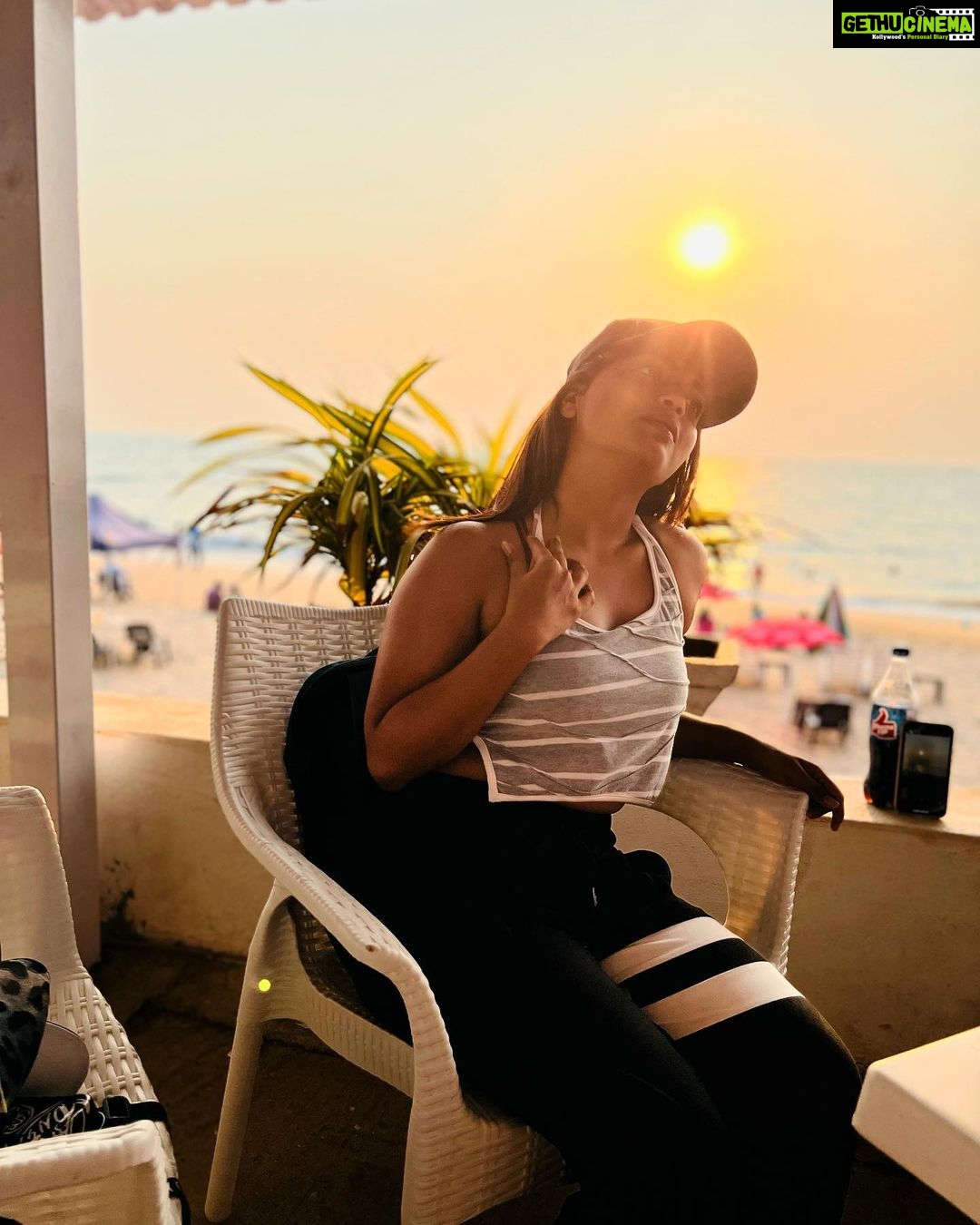 Alekhya Harika Instagram - Hey Sunset you make me Feel Better 🌆 🏝