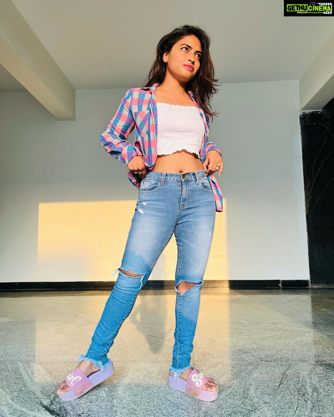 Alekhya Harika Instagram - Happy Sunday 🌞🌻
