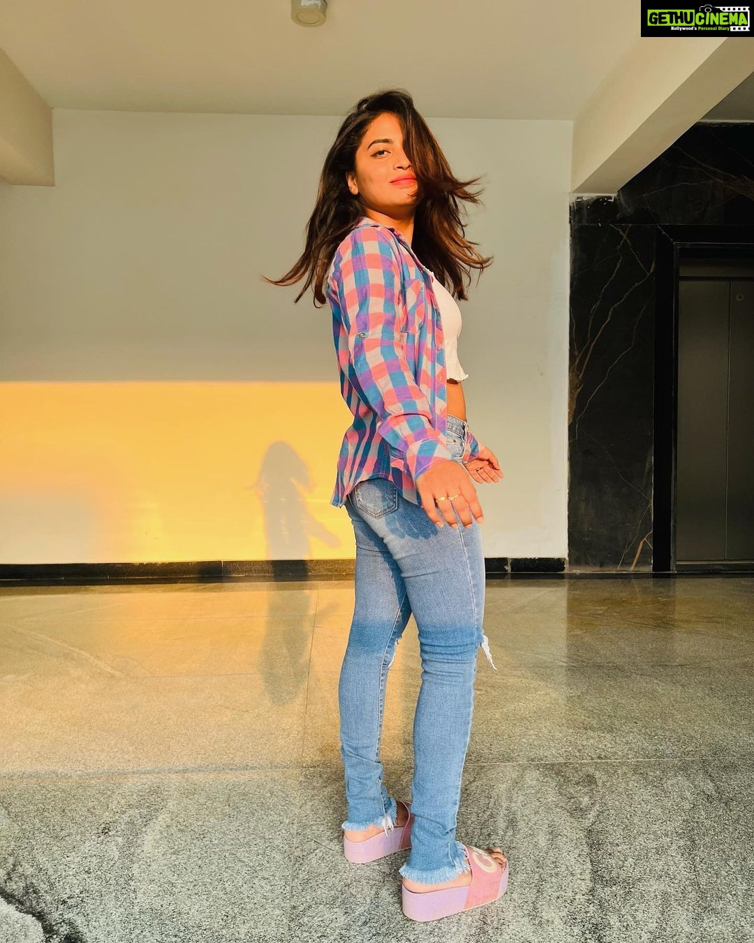 Alekhya Harika Instagram - Happy Sunday 🌞🌻