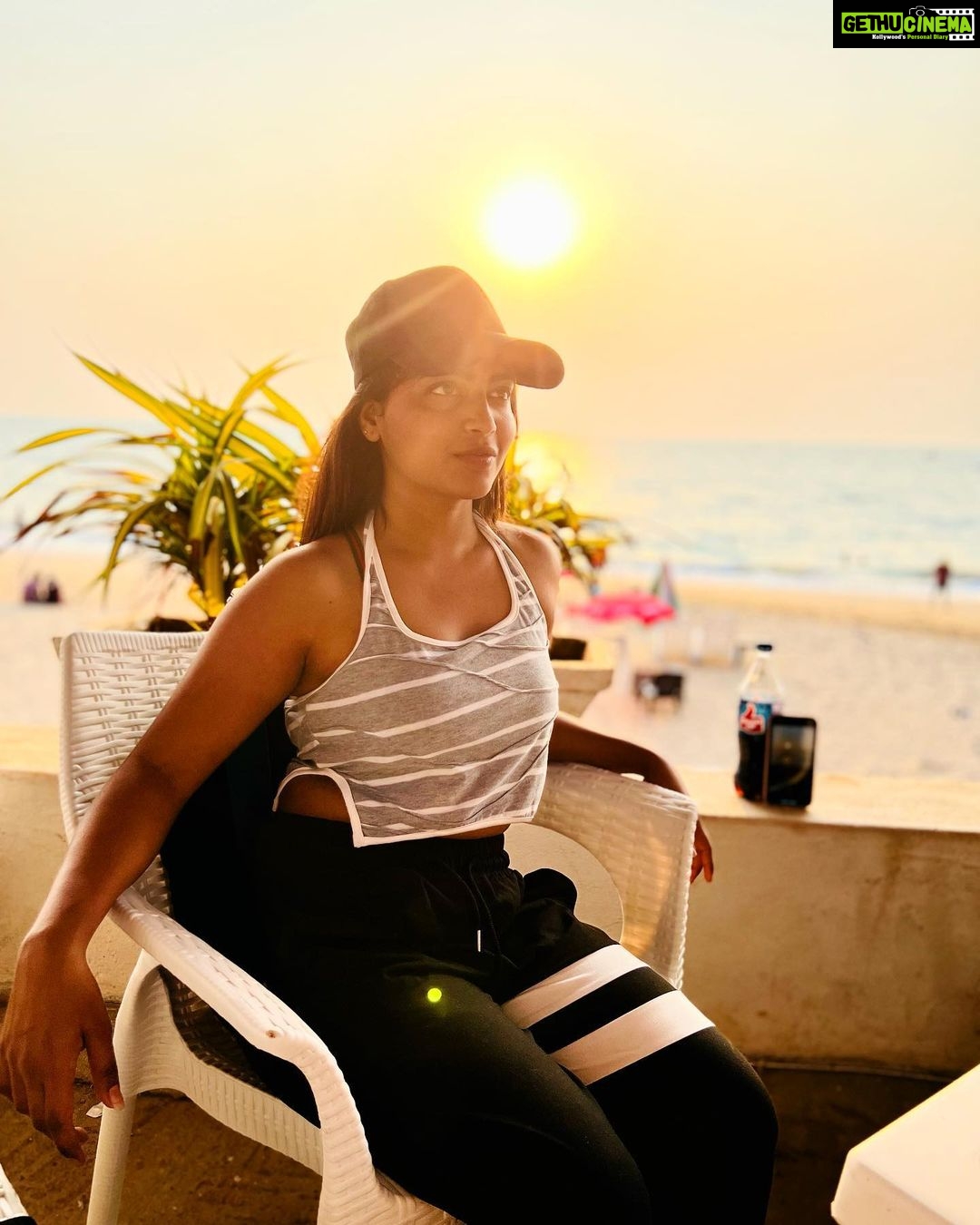 Alekhya Harika Instagram - Hey Sunset you make me Feel Better 🌆 🏝