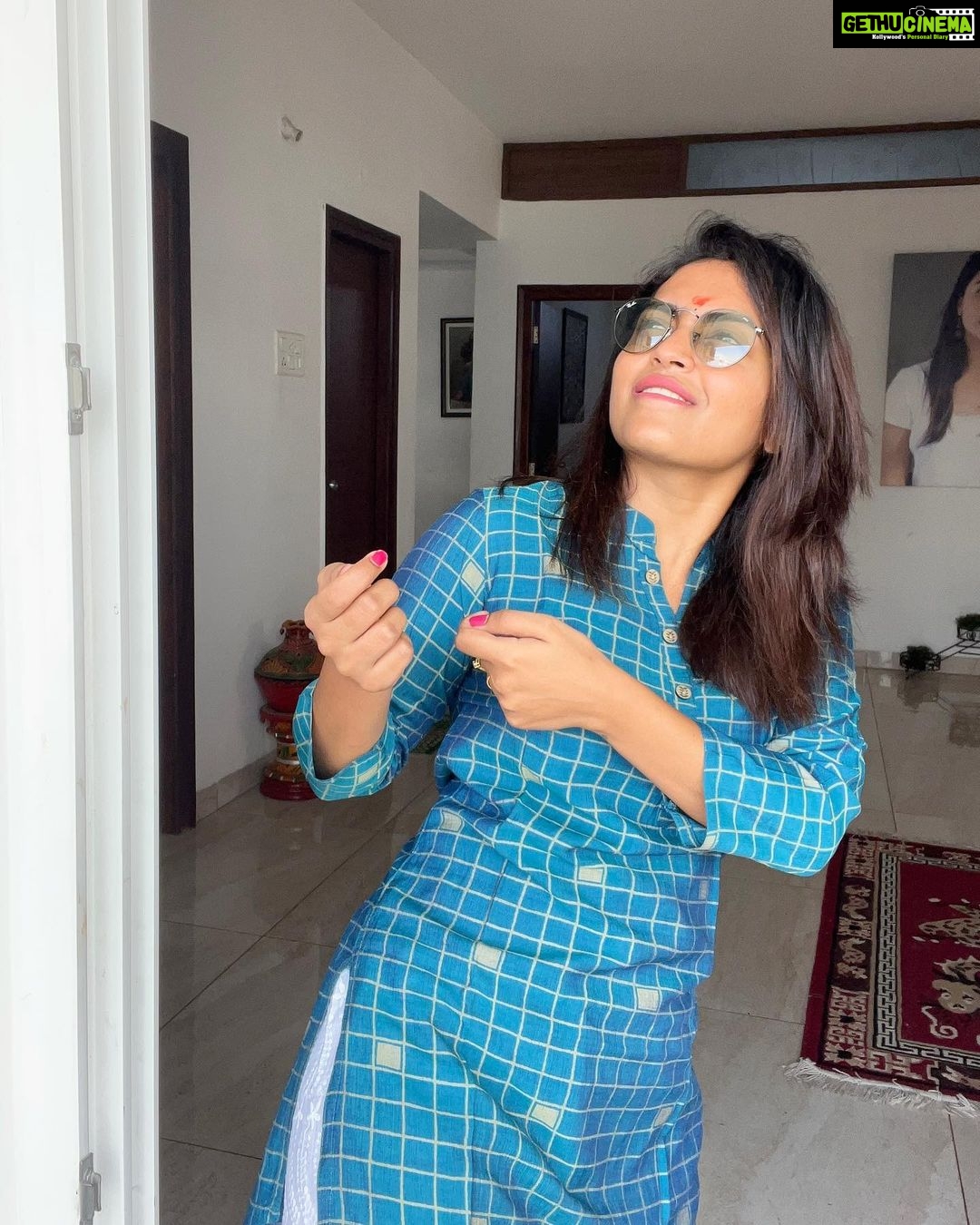 Alekhya Harika Instagram - Happy Sankranthi people ❤️ 🪁 Enjoy the most and Please Be careful See you all in the evening 😎