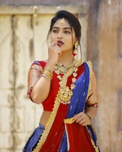 Alekhya Harika Instagram - Vijayadashami Subhakankshalu FAM ❤

Outfit: @navyasri_mandava
Styling: @style_up_with_srushti
Mua: @masarathmakeupartist
Jewelry: @shubampearls
Click by: @lmflares_rohitmanne
Location: @odn_thestudio