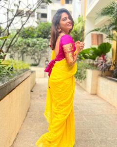 Alekhya Harika Instagram - Happy New Year 🥳 Wishing You all more happening, peace, wealth and health ❤️ 2022 hopefully will entertain you guys more this year with my work 🤞🏻 📸 @atchuth_varma