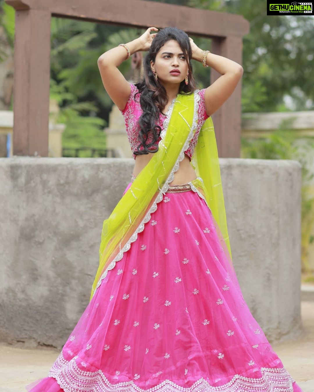 Alekhya Harika Instagram - Designer : @kadhambari_studio Styled by : @style_up_with_srushti 📸 @naveen_iris_photography