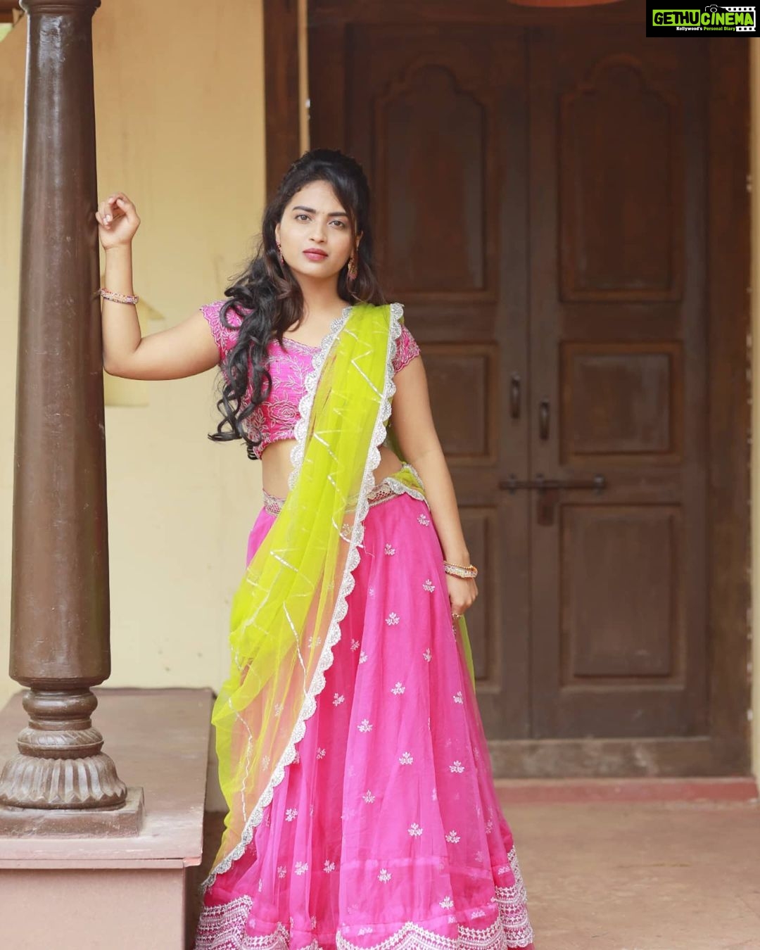 Alekhya Harika Instagram - Designer : @kadhambari_studio Styled by : @style_up_with_srushti 📸 @naveen_iris_photography