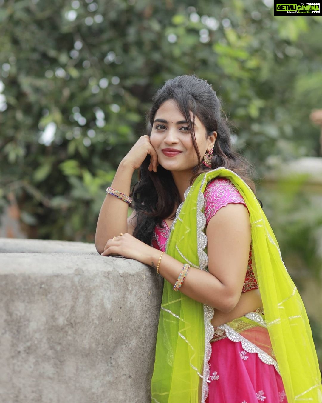 Alekhya Harika Instagram - Designer : @kadhambari_studio Styled by : @style_up_with_srushti 📸 @naveen_iris_photography