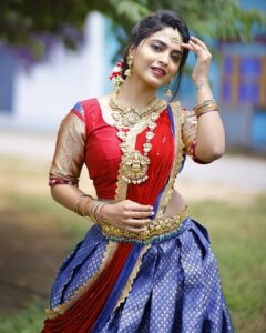 Alekhya Harika Instagram - Vijayadashami Subhakankshalu FAM ❤

Outfit: @navyasri_mandava
Styling: @style_up_with_srushti
Mua: @masarathmakeupartist
Jewelry: @shubampearls
Click by: @lmflares_rohitmanne
Location: @odn_thestudio
