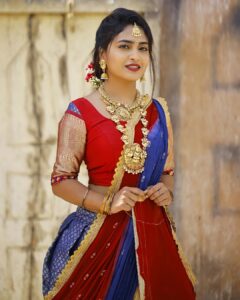Alekhya Harika Instagram - Vijayadashami Subhakankshalu FAM ❤

Outfit: @navyasri_mandava
Styling: @style_up_with_srushti
Mua: @masarathmakeupartist
Jewelry: @shubampearls
Click by: @lmflares_rohitmanne
Location: @odn_thestudio