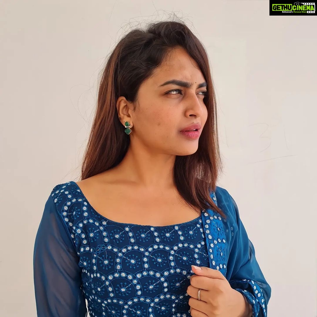 Alekhya Harika Instagram - 👗 @wow_products02 @durgasai17v anni pose lu chepindi e babu ah , nak em sambandam ledu 😁
