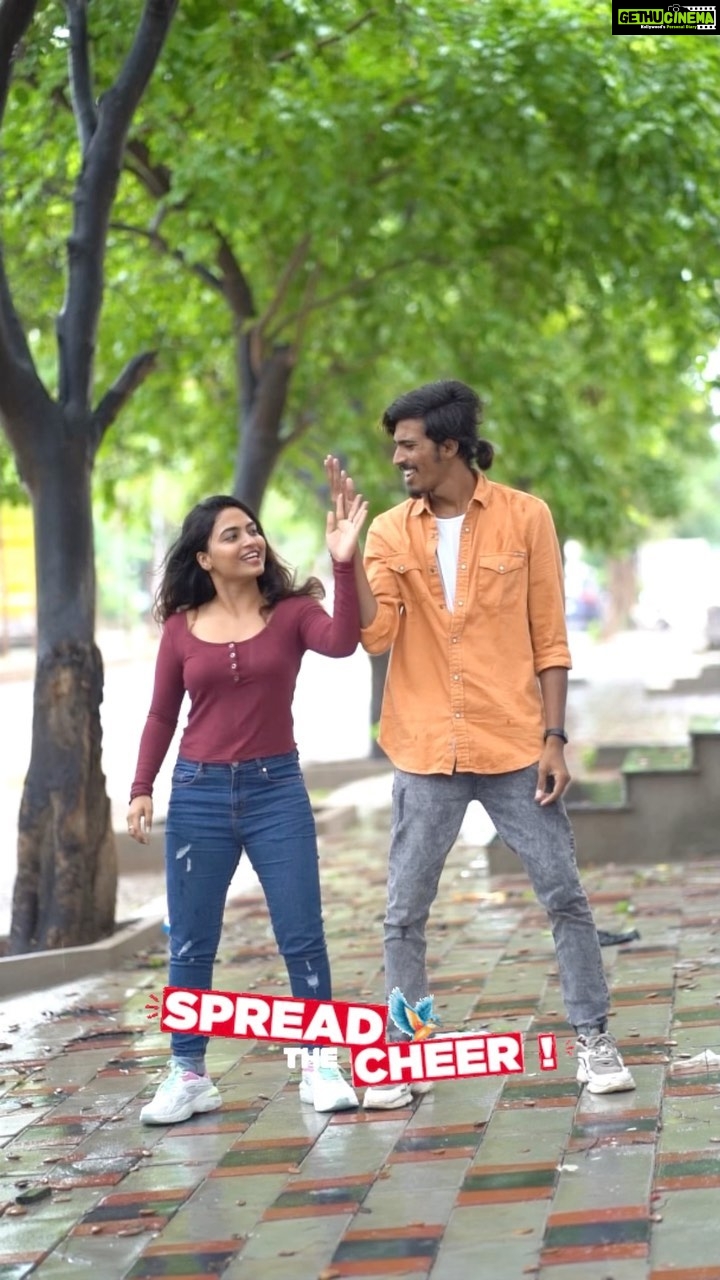 Alekhya Harika Instagram - Auto wala maan gaya!! This calls for a tap, clap, bump, and dance to the #SpreadTheCheer tune! Join me in the Kingfisher #SpreadTheCheer Challenge, show us your moves, and stand a chance to win a vacation vouchers other goodies! Here's how: ✅ Follow @kingfisherworld on Instagram ✅ Make a reel showing us your attempt at the Kingfisher Hook Step ✅ Use the Kingfisher #SpreadTheCheer Audio in your reel ✅ Upload with #SpreadTheCheer and tag @kingfisherworld Note: Participants must be above the legal drinking age in their regions #reelsinstagram #reels #trending