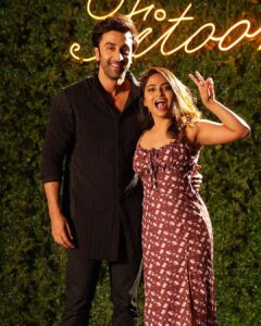 Alekhya Harika Instagram - Namastey !! 🙏🏻
And Finally Met RANBIR KAPOOR ❤️❤️for the first time in person and it turned out to be an amazing collab we never knew, we needed!!! Spreading my tollywood vibes in bollywood 😎with one and only #shamshera 
If you’re Assuming this is what the surprise ? So ye kaafi hai ? 
nah nah inka mastu undi 
#staytuned 
@meta I LOVE YOU 😍 
@yrf 
#ranbirkapoor #shamshera #22july