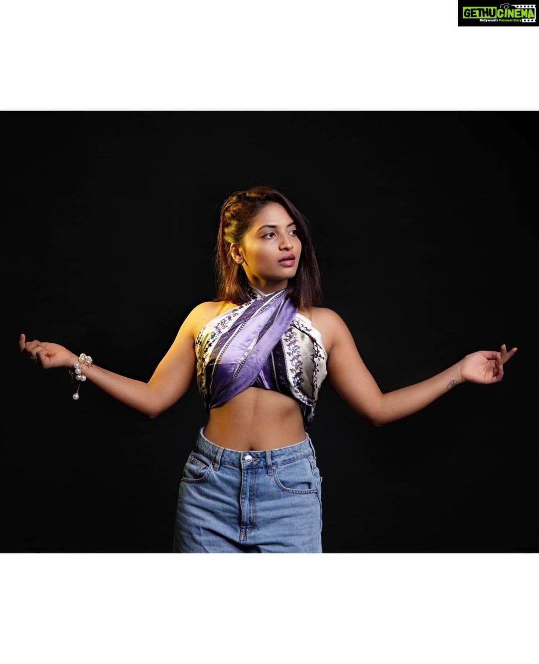 Alekhya Harika Instagram - Vibes never lie in love MUA @makeupbysapnak 📸@shutterspeed_photograhy @pnn_photography