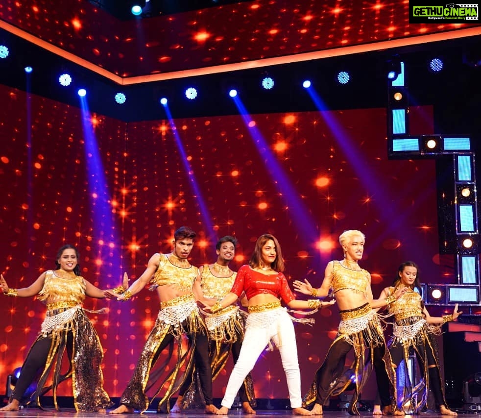 Alekhya Harika Instagram - It was fun to be part of Dance + with @v_vasitony_crew All the best to you guys ❤ Let's talk only about the picture 🙂