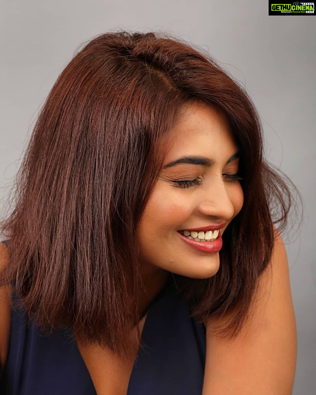 Alekhya Harika Instagram - Smile 😊 what we want end of the day to stay happy #hardtofind @makeupbysapnak