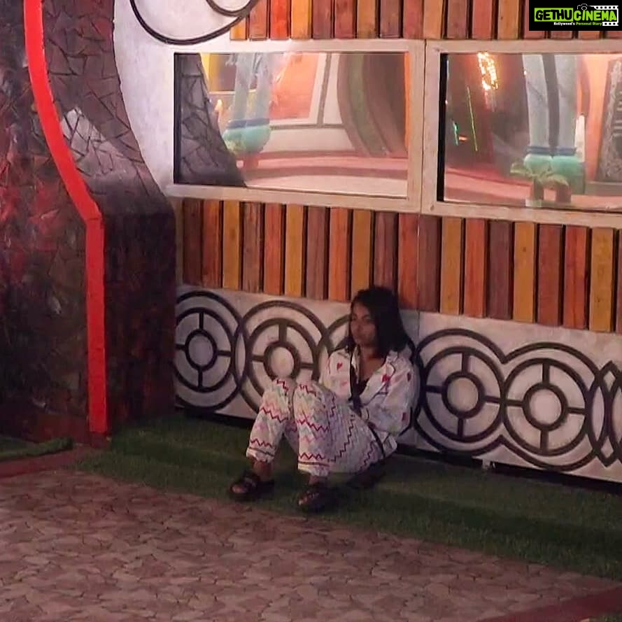 Alekhya Harika Instagram - It's all in your hands❤ Please #VoteForHarika🗳 #LetsDoThisFam💪 Go to Disney+Hotstar App 1. Type BiggBoss Telugu 2. Click on Vote 3. Tap on Harika's profile (10 times) #alekhyaharika Give a Missed Call to 888 66 58 208 (Limit 10 Missed Calls per day) #GoGirl #girlpower #harikasroadtofinale #WeAreWithYouHarika #wesupportharika #alekhyaharika #biggbosstelugu4
