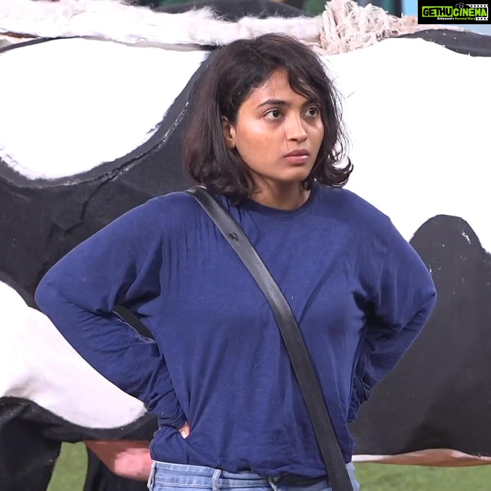 Alekhya Harika Instagram - She is giving her best in every task⤠Please support her š #VoteForHarikaš³ #queenoftasks Go to Disney+Hotstar App 1. Type BiggBoss Telugu 2. Click on Vote 3. Tap on Harika's profile (10 times) #alekhyaharika Give a Missed Call to 888 66 58 208 (Limit 10 Missed Calls per day) #GoGirl #girlpower #queenoftasks #harikasroadtofinale #WeAreWithYouHarika #wesupportharika #alekhyaharika #biggbosstelugu4