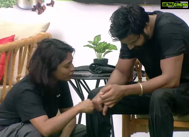 Alekhya Harika Instagram - She is always there to support❤ - #TeamAlekhyaHarika #WeAreWithYouHarika #wesupportharika Eeroju vote vesara Please #VoteForHarika🗳 #LetsDoThisFam💪 Go to Disney+Hotstar App 1. Type BiggBoss Telugu 2. Click on Vote 3. Tap on Harika's profile (10 times) #alekhyaharika Give a Missed Call to 888 66 58 208 (Limit 10 Missed Calls per day) #wesupportharika #TeamAlekhyaHarika #BiggBoss4Telugu #biggbosstelugu4 #biggboss4