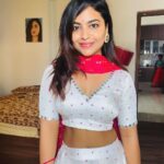 Alekhya Harika Instagram - Ah realised it’s pretty hard to click your own pictures 🤪, when all your besties don’t showup 😏, guess managed it pretty good 😊 😈 శ్రీ వరలక్ష్మి శుభాకాంక్షలు 🙏🏻🙏🏻 Designed by : @jyothip2121