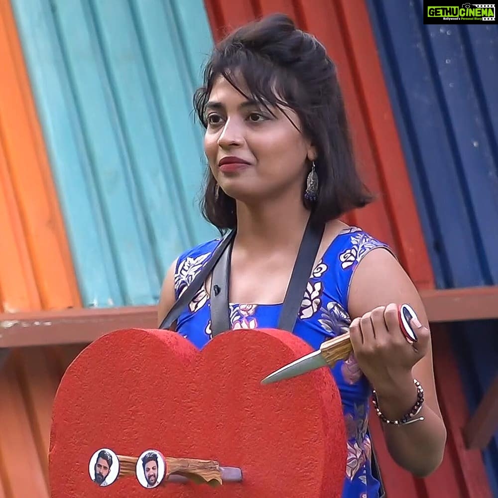 Alekhya Harika Instagram - Me prematho marosari votes vesi Harika ni support cheyandi🗳❤❤ Calls kuda mukhyam prajalara☎️ - #TeamAlekhyaHarika We need your support❤ #LetsDoThisFam💪 Votings are open 🗳️ Go to Disney+Hotstar App 1. Type BiggBoss Telugu 2. Click on Vote 3. Tap on Harika's profile (10 times) #alekhyaharika Give a Missed Call to 888 66 58 208 (Limit 10 Missed Calls per day) . #wesupportharika #TeamAlekhyaHarika #BiggBoss4Telugu #biggbosstelugu4 #biggboss4