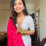 Alekhya Harika Instagram - Ah realised it’s pretty hard to click your own pictures 🤪, when all your besties don’t showup 😏, guess managed it pretty good 😊 😈 శ్రీ వరలక్ష్మి శుభాకాంక్షలు 🙏🏻🙏🏻 Designed by : @jyothip2121