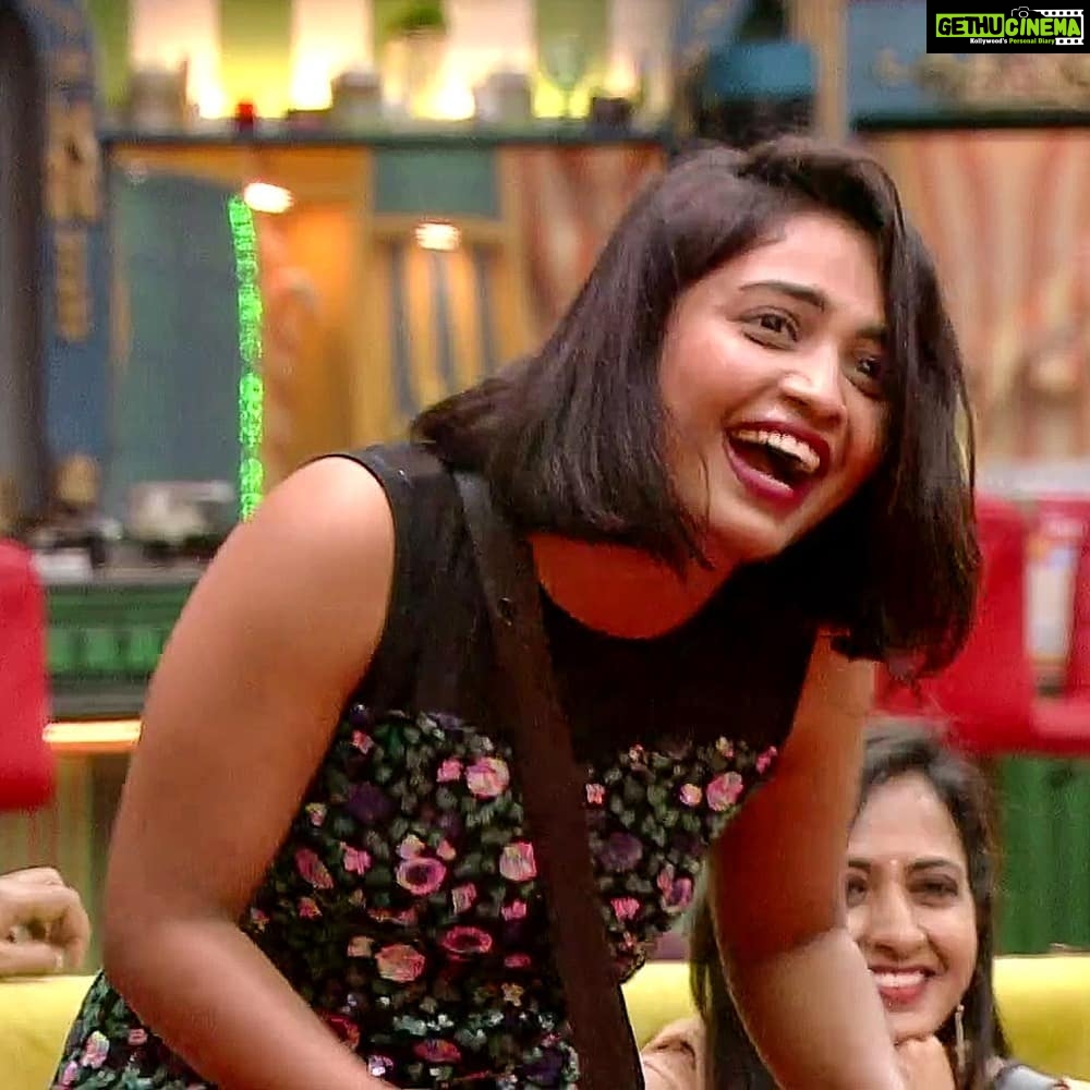 Alekhya Harika Instagram - If you have only one smile in you, give it to the people you love❤ Keep Smiling!!😁 Good Morning people🤗 - #TeamAlekhyaHarika Dress bagundhi kadha😃😄 #WeLoveHarika #alekhyaharika #wesupportharika #biggbosstelugu4