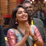 Alekhya Harika Instagram - ఇన్ని రోజులు నుండి ఆదరిస్తూ ఈ ప్రయాణాన్ని విజయపథం చేస్తున్న ప్రేక్షకులకు , శిరస్సు వంచి పేరు పేరున ధన్యవాదాలు. మీ ప్రేమ, ఆప్యాయత ఇలాగే కొనసాగిస్తూ Harika ని విజయ పదం వైపు నడిపిస్తారని కోరుకుంటున్నాం ❤❤ Thankyou Fam💞 - #TeamAlekhyaHarika Earings by: @anyas_2020 #alekhyaharika #biggbosstelugu4
