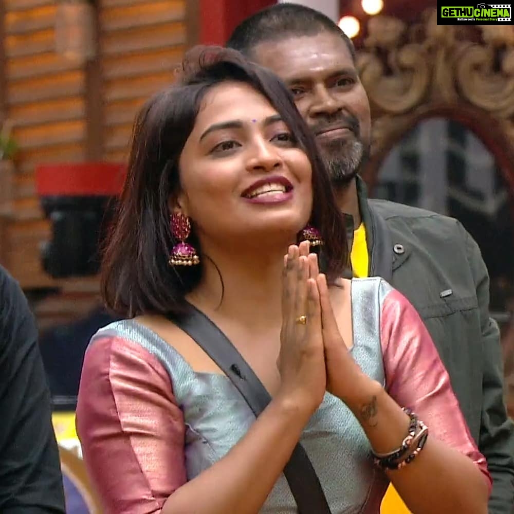 Alekhya Harika Instagram - ఇన్ని రోజులు నుండి ఆదరిస్తూ ఈ ప్రయాణాన్ని విజయపథం చేస్తున్న ప్రేక్షకులకు , శిరస్సు వంచి పేరు పేరున ధన్యవాదాలు. మీ ప్రేమ, ఆప్యాయత ఇలాగే కొనసాగిస్తూ Harika ని విజయ పదం వైపు నడిపిస్తారని కోరుకుంటున్నాం ❤❤ Thankyou Fam💞 - #TeamAlekhyaHarika Earings by: @anyas_2020 #alekhyaharika #biggbosstelugu4