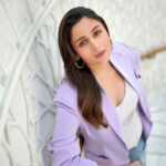 Alia Bhatt Instagram - 2 DAYS TO GO! 😬💗💃 see you at the moviessssssssss 🥳🥳🥳🥳
