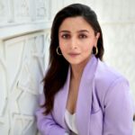 Alia Bhatt Instagram - 2 DAYS TO GO! 😬💗💃 see you at the moviessssssssss 🥳🥳🥳🥳
