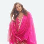 Alia Bhatt Instagram - 6 DAYS TO GO!!!!!! 💓💓💓 9th SEPTEMBER —— BRAHMASTRA 🔥🔥