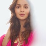 Alia Bhatt Instagram - 6 DAYS TO GO!!!!!! 💓💓💓 9th SEPTEMBER —— BRAHMASTRA 🔥🔥