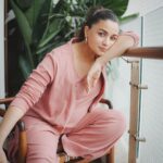 Alia Bhatt Instagram - just another day at work for Ed with Ed wearing Ed @edamamma Launching on the 14th of October 💛😬 #Edamamma #EdamammaMaternityWear
