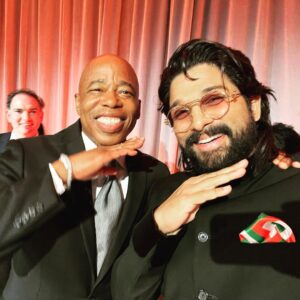 Allu Arjun Instagram - It was a pleasure meeting the Mayor of New York City .  Very Sportive Gentleman. Thank You for the Honours Mr. Eric Adams . Thaggede Le ! @ericadamsfornyc @nycmayorsoffice
