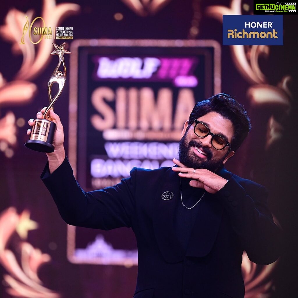 Allu Arjun Instagram - Thank you #SIIMA2022 ! Soo Blessed by the people to the best actor once again . It’s soo rare that getting it once itself is a dream & when it happens twice I truly feel very fortunate . Thank you for all the love . Gratitude 🙏🏽