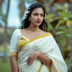 Amala Paul Instagram – നിങ്ങളുടെ ഓണസദ്യ പോലെ നിങ്ങളുടെ ജീവിതവും മികച്ചതായിരിക്കുമെന്ന് ഞാൻ പ്രതീക്ഷിക്കുന്നു! ❤️

ഹാപ്പി ഓണം! 🪷

Shot by: @ajishpremphotography 

Stylist : @asaniya_nazrin

Outfit : @pranaahbypoornimaindrajith

#HappyOnam #Onam #kerala #malayalam #onamsadya #india #keralagram #love #photography  #malayalam #instagram #kochi #keralagodsowncountry #instagood #malayali #godsowncountry #mallugram #nature #keralam #mollywood #keralagallery #entekeralam