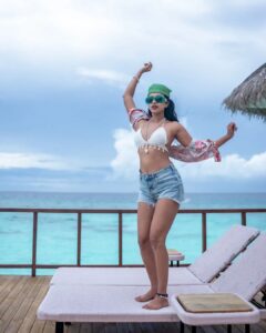 Amala Paul Instagram - Vacay vibe 🔛 #beachbum #beachesbecray #maldives #holiday #beachholidays #beach #travel #summer #sea #nature #photography #sunset #love #beachlife #ocean #sun #photooftheday #instagood #beautiful #vacation #travelphotography #beachvibes #travelgram #waves #photo #sand #fashion #naturephotography #surf #amalapaul Sun Siyam Iru Veli