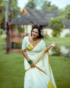 Amala Paul Instagram - നിങ്ങളുടെ ഓണസദ്യ പോലെ നിങ്ങളുടെ ജീവിതവും മികച്ചതായിരിക്കുമെന്ന് ഞാൻ പ്രതീക്ഷിക്കുന്നു! ❤️

ഹാപ്പി ഓണം! 🪷

Shot by: @ajishpremphotography 

Stylist : @asaniya_nazrin

Outfit : @pranaahbypoornimaindrajith

#HappyOnam #Onam #kerala #malayalam #onamsadya #india #keralagram #love #photography  #malayalam #instagram #kochi #keralagodsowncountry #instagood #malayali #godsowncountry #mallugram #nature #keralam #mollywood #keralagallery #entekeralam