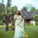 Amala Paul Instagram - നിങ്ങളുടെ ഓണസദ്യ പോലെ നിങ്ങളുടെ ജീവിതവും മികച്ചതായിരിക്കുമെന്ന് ഞാൻ പ്രതീക്ഷിക്കുന്നു! ❤️ ഹാപ്പി ഓണം! 🪷 Shot by: @ajishpremphotography Stylist : @asaniya_nazrin Outfit : @pranaahbypoornimaindrajith #HappyOnam #Onam #kerala #malayalam #onamsadya #india #keralagram #love #photography #malayalam #instagram #kochi #keralagodsowncountry #instagood #malayali #godsowncountry #mallugram #nature #keralam #mollywood #keralagallery #entekeralam