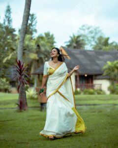 Amala Paul Instagram - നിങ്ങളുടെ ഓണസദ്യ പോലെ നിങ്ങളുടെ ജീവിതവും മികച്ചതായിരിക്കുമെന്ന് ഞാൻ പ്രതീക്ഷിക്കുന്നു! ❤️

ഹാപ്പി ഓണം! 🪷

Shot by: @ajishpremphotography 

Stylist : @asaniya_nazrin

Outfit : @pranaahbypoornimaindrajith

#HappyOnam #Onam #kerala #malayalam #onamsadya #india #keralagram #love #photography  #malayalam #instagram #kochi #keralagodsowncountry #instagood #malayali #godsowncountry #mallugram #nature #keralam #mollywood #keralagallery #entekeralam