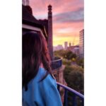 Amala Paul Instagram - Rising up, divine mother To you I bow 💗 #londonskies #goldenhour #shootingdiaries #london #potd #pinksky #myview #peace #love #candycoloredeverything #amalapaul London, United Kingdom