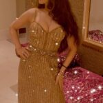 Ameesha Patel Instagram - BAHRAIN.. about last nite .. EVENT READY .. Wearing my favourite designer @rockystarofficial @rockystar100 … thank u @rockystar100 for making me look like A GOLDEN GODDESS 💖💖💯💯💥💥💥🫦💙